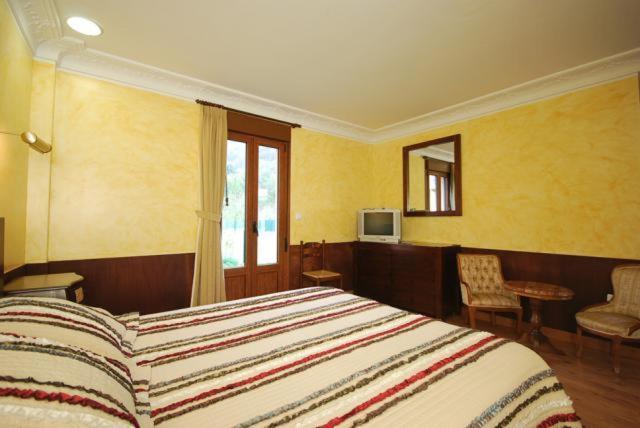 Hotel Arenas De Cabrales- Apartamentos Zewnętrze zdjęcie